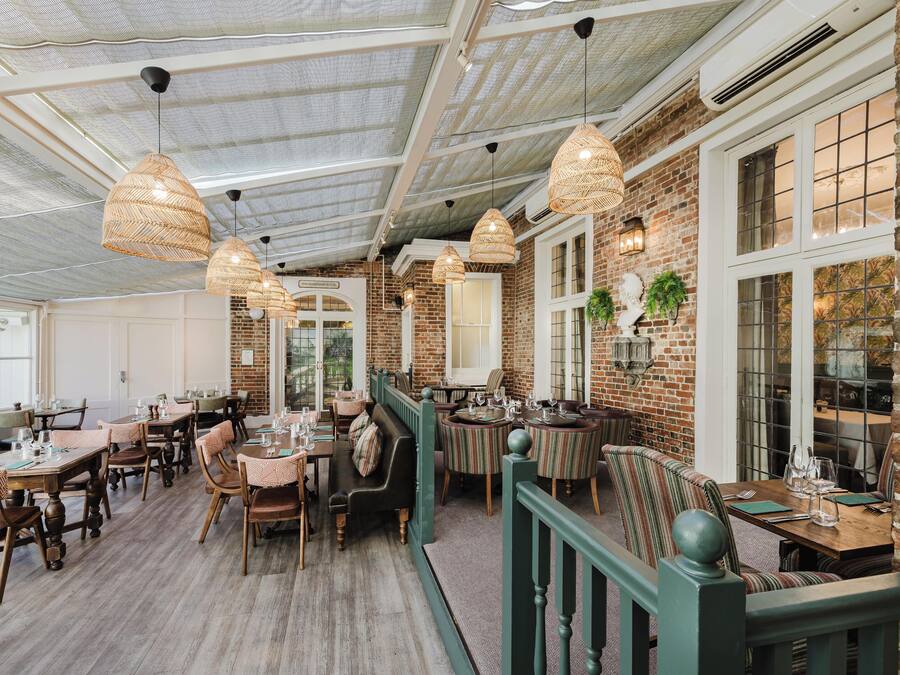 Breakfast, lunch, dinner served; British cuisine