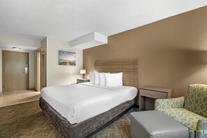 Standard Room, 1 King Bed, Non Smoking, Refrigerator | In-room safe, desk, laptop workspace, iron/ironing board