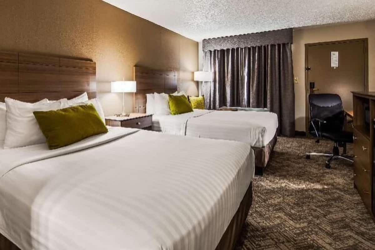 In-room safe, desk, laptop workspace, iron/ironing board