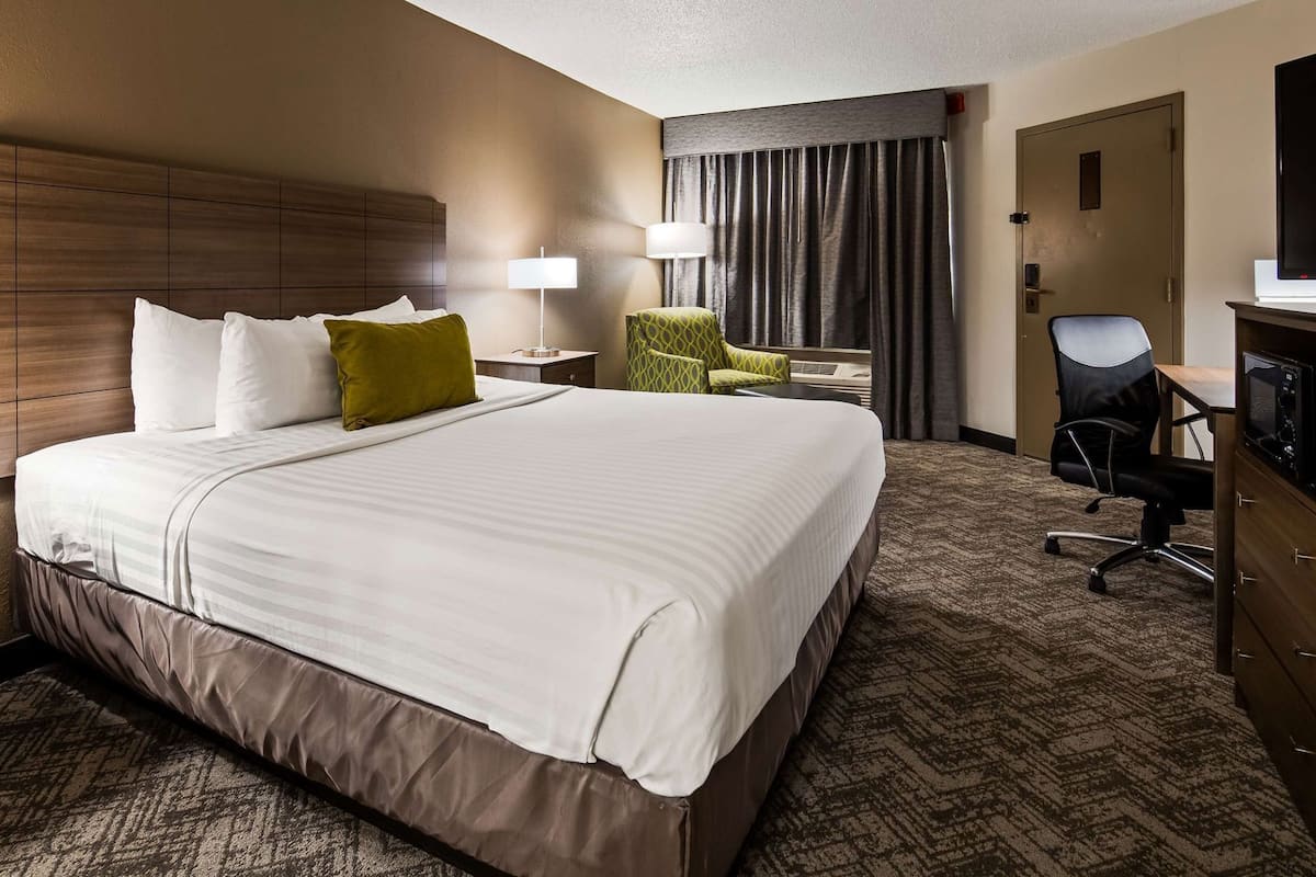 In-room safe, desk, laptop workspace, iron/ironing board