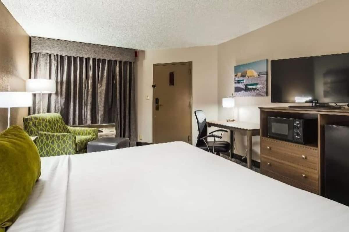 In-room safe, desk, laptop workspace, iron/ironing board