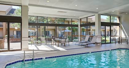 Courtyard by Marriott Detroit Dearborn