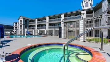 季節性室外游泳池