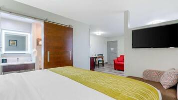 In-room safe, desk, iron/ironing board, free WiFi