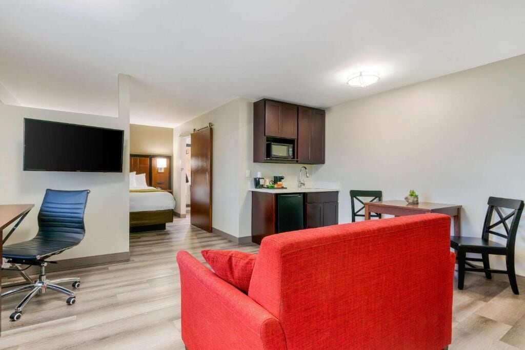 In-room safe, desk, iron/ironing board, free WiFi