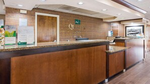 Lobby - Quality Inn (Chattanooga)