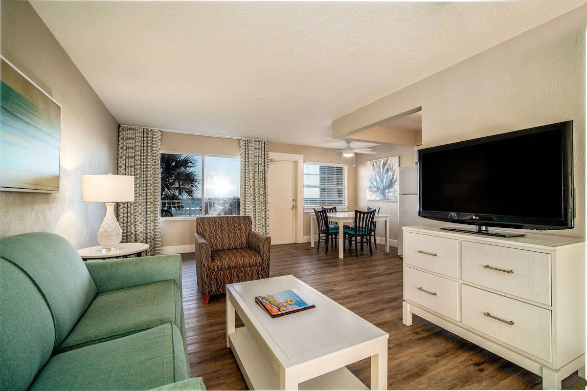 North Tower Oceanfront Efficiency | 1 bedroom, iron/ironing board, bed sheets