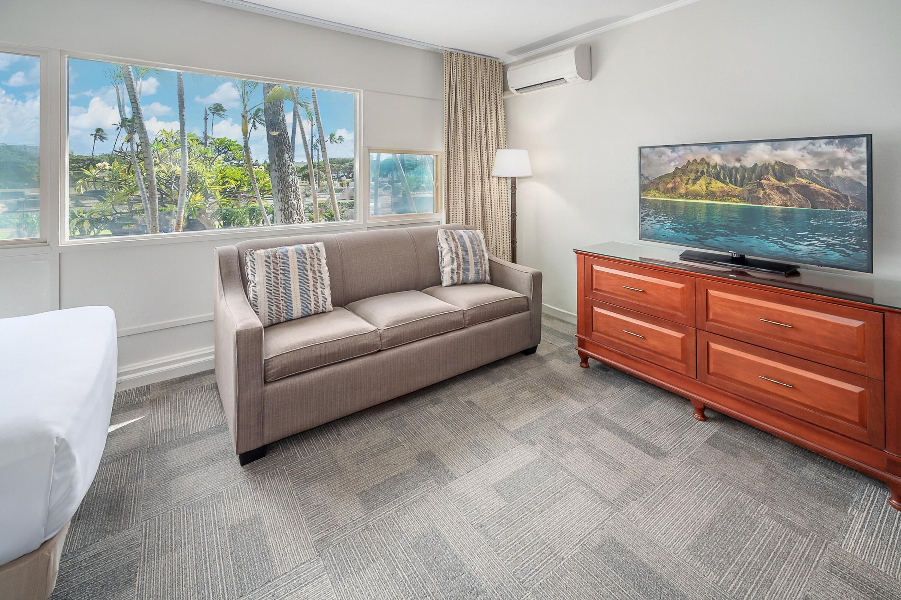 Photo - Maui Beach Hotel