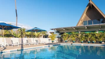 Outdoor pool, pool loungers