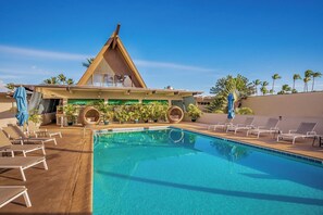 Outdoor pool, pool loungers