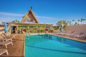Outdoor pool, pool loungers