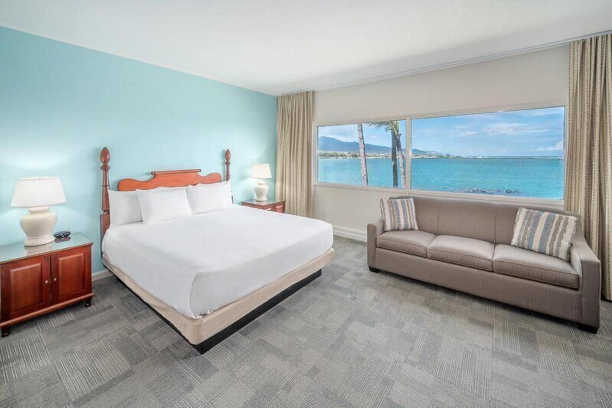 Phòng, 1 giường cỡ king, sát bãi biển | Bàn, khu vực làm việc phù hợp cho laptop, màn/rèm cản sáng