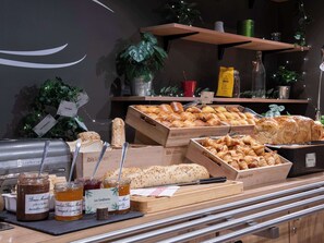 Daily buffet breakfast (EUR 13.9 per person)