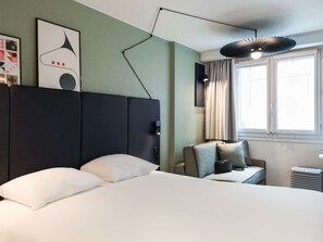 Standaard kamer, 1 tweepersoonsbed met slaapbank | 1 slaapkamer, luxe beddengoed, een kluis op de kamer, een bureau