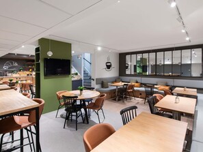 Päivittäinen buffetaamiainen (13.9 EUR per henkilö)