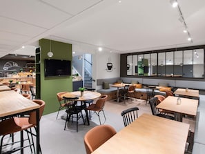 Päivittäinen buffetaamiainen (13.9 EUR per henkilö)