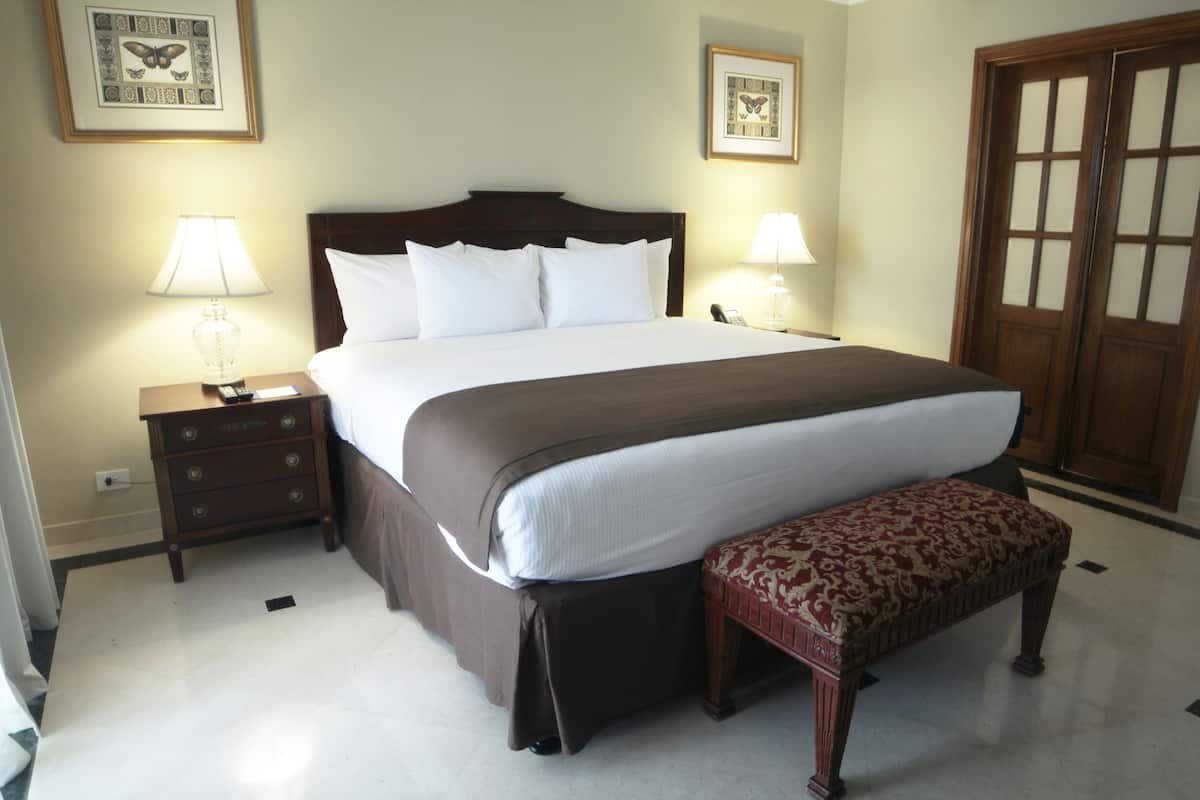 Hypo-allergenic bedding, desk, soundproofing, free WiFi