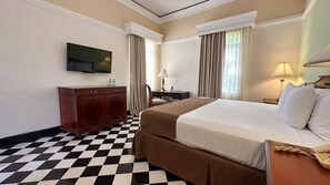 Phòng Tiêu chuẩn | Bộ đồ giường kháng dị ứng, bàn, phòng cách âm 