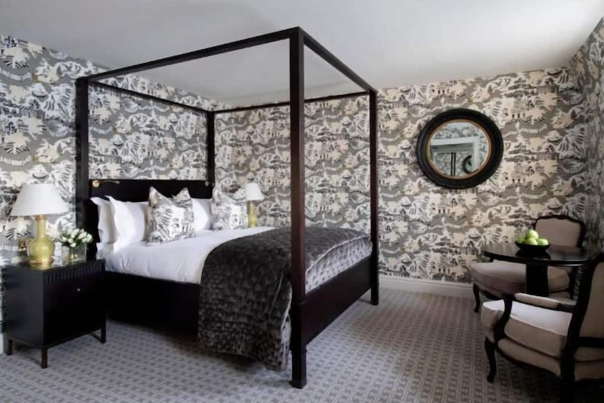 Egyptian cotton sheets, premium bedding, down duvets, pillow-top beds