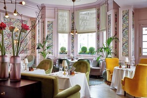 Breakfast, lunch and dinner served - The Kensington Hotel (London)