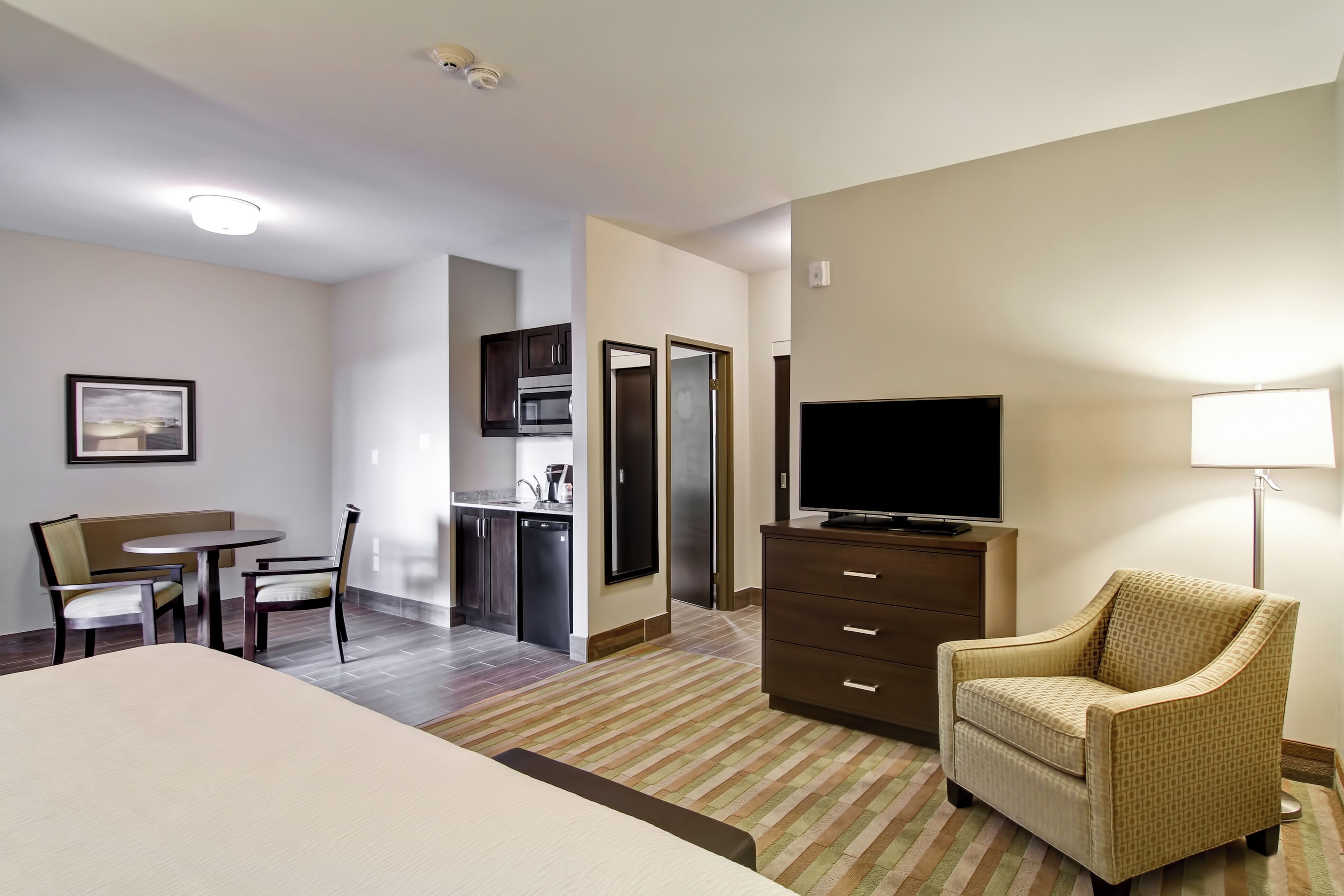Kamar Standar, 1 Tempat Tidur King, Bebas Asap Rokok, balkon | Ruang keluarga | TV