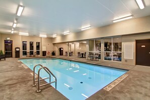 Indoor pool, pool loungers - Best Western London Airport Inn & Suites (London)