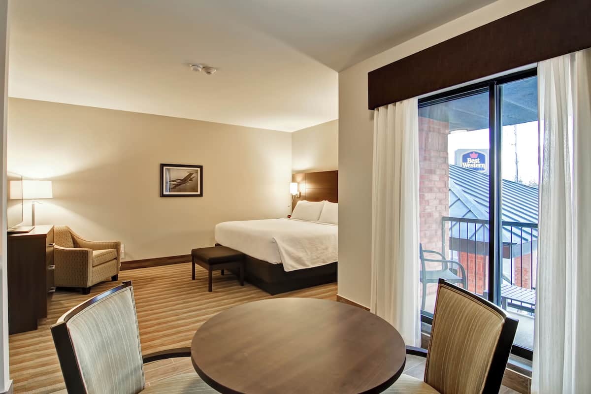 Standard Room, 1 King Bed, Non Smoking, Balcony