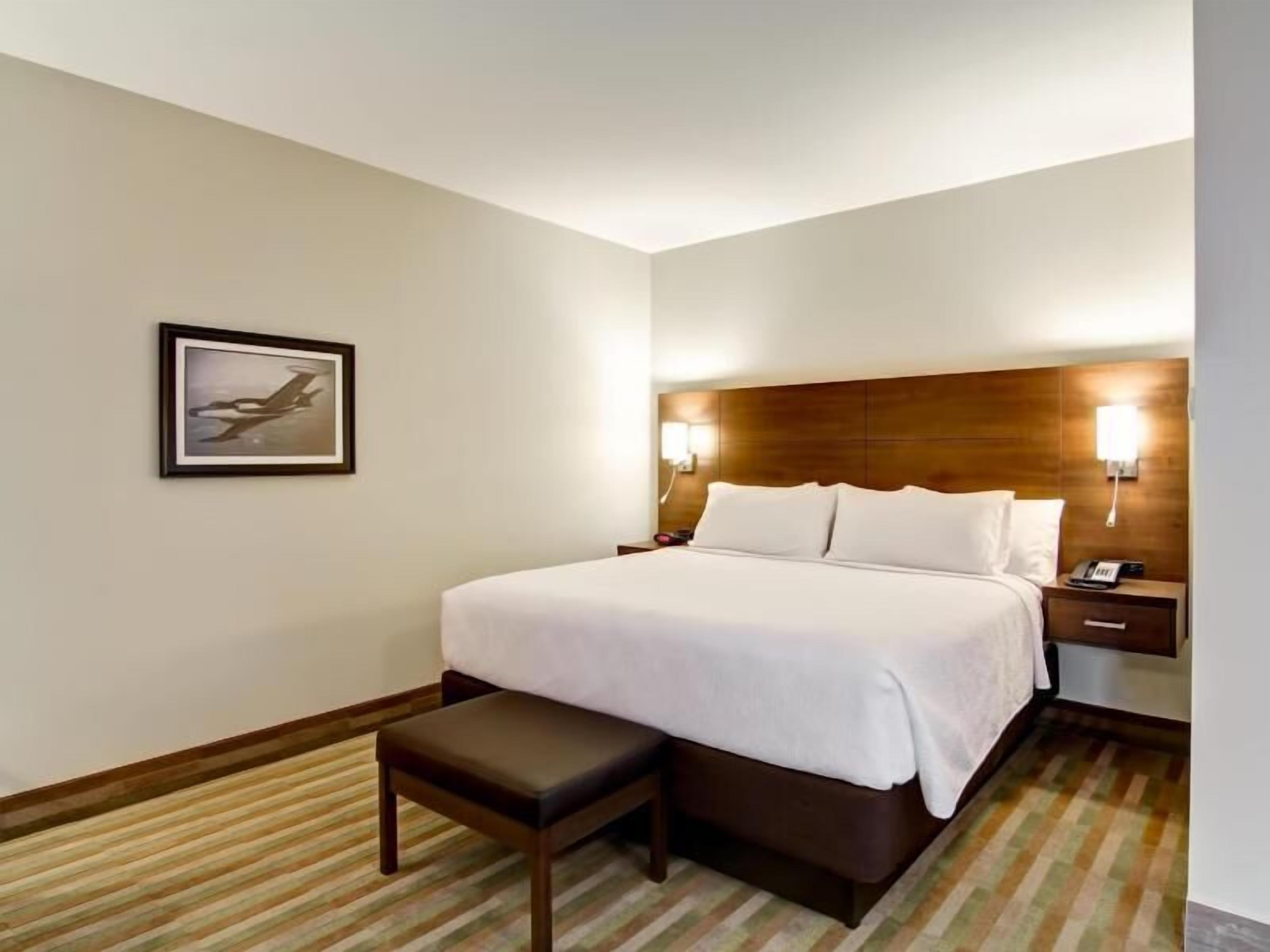 Dundyner, skrivebord, skrivebord for bærbar PC og strykejern/-brett