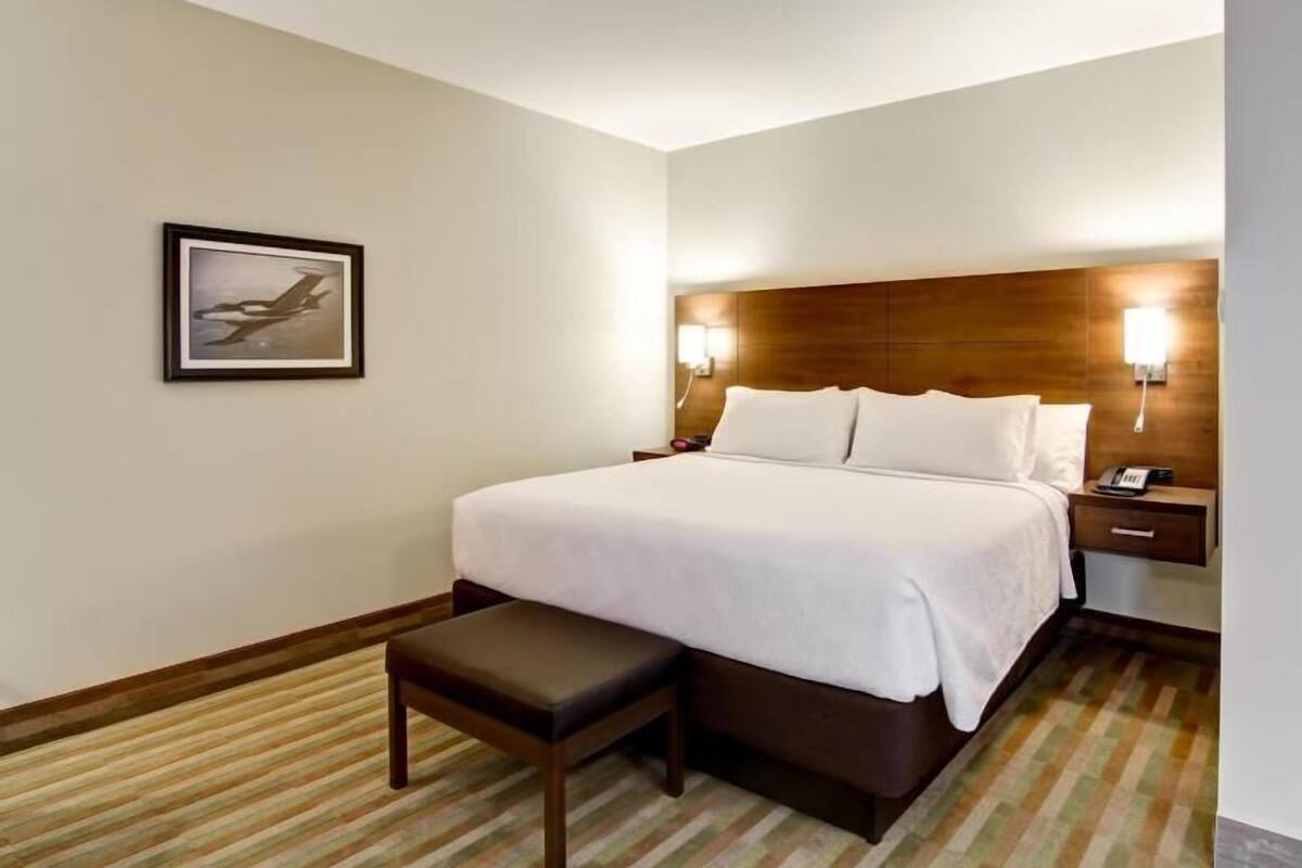 Couette en duvet, bureau, espace de travail pour ordinateurs portables