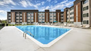 Seasonal outdoor pool, sun loungers