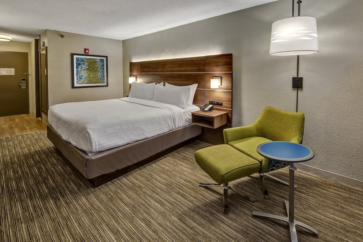 In-room safe, desk, iron/ironing board, rollaway beds