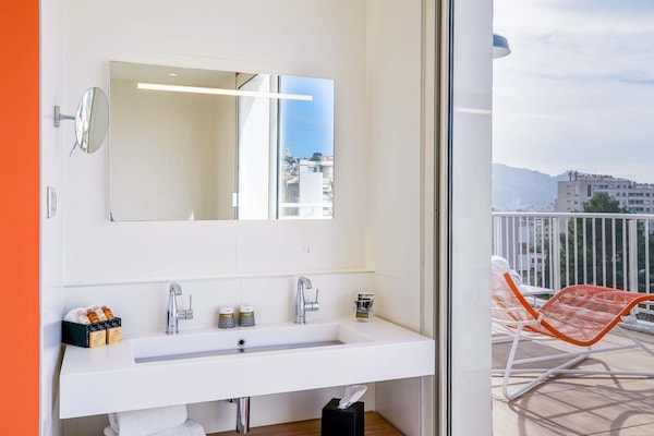 Premium bedding, down comforters, pillowtop beds, minibar