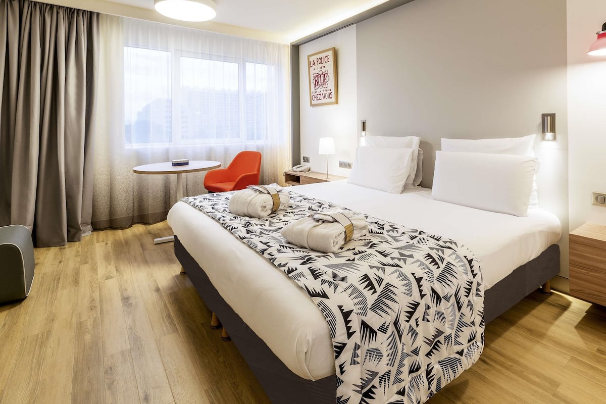 Privilege, Rom, 1 dobbeltseng | Sengetøy av topp kvalitet, dundyner, senger med overmadrass og minibar