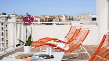 Junior Suite, 1 King Bed, Terrace, City View | Premium bedding, down comforters, pillowtop beds, minibar