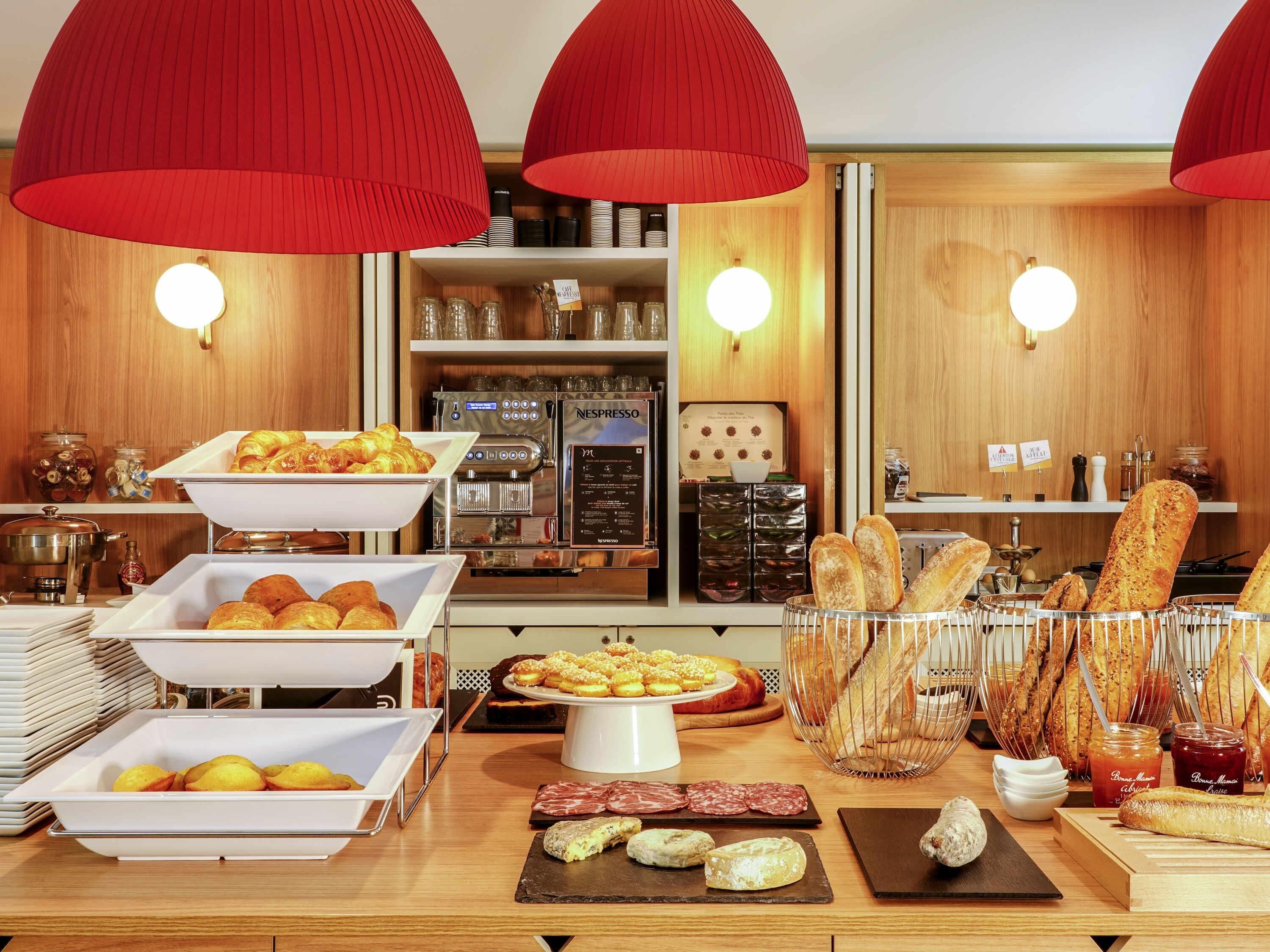 Petit déjeuner buffet servi tous les jours en supplément