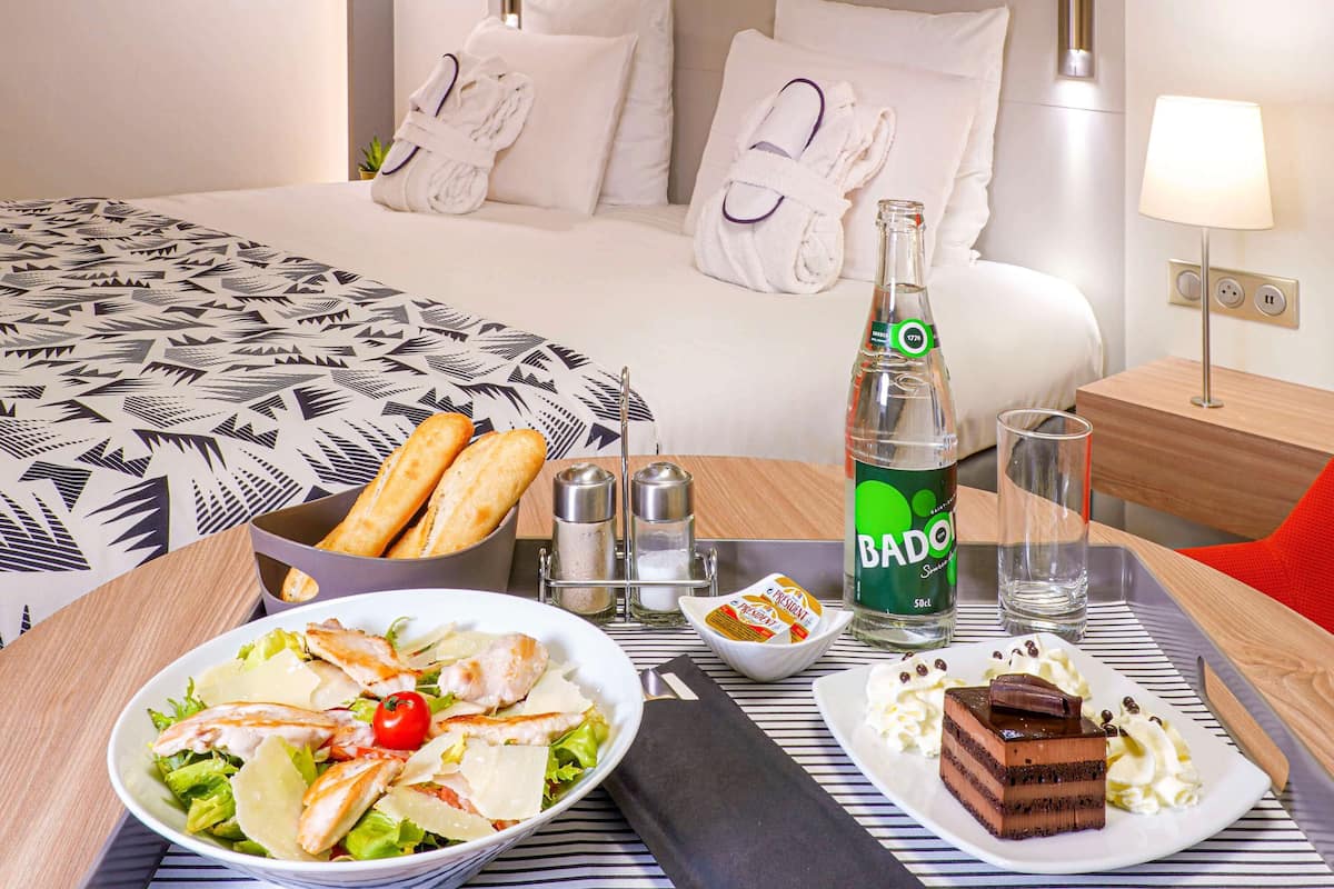 Restauration dans la chambre