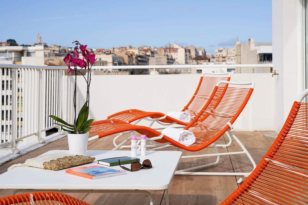 Junior Suite, 1 King Bed, Terrace, City View