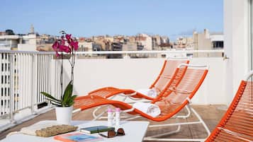 Junior-Suite, 1 King-Bett, Terrasse, Stadtblick | Hochwertige Bettwaren, Daunenbettdecken, Pillowtop-Betten, Minibar