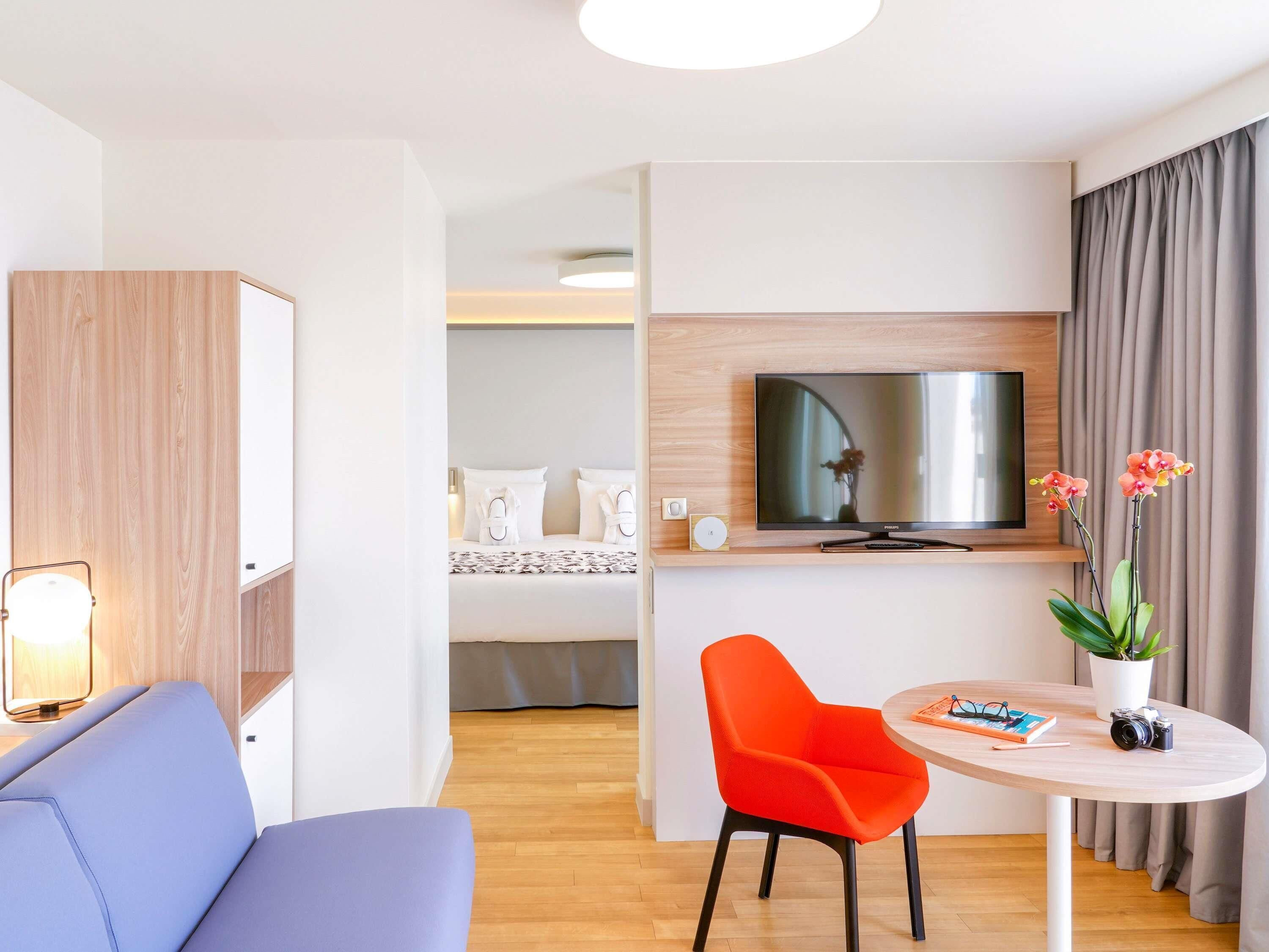 Junior Suite, 1 King Bed, Terrace, City View | Premium bedding, down duvets, pillow-top beds, minibar