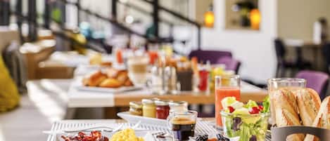Desayuno buffet todos los días (con cargo)