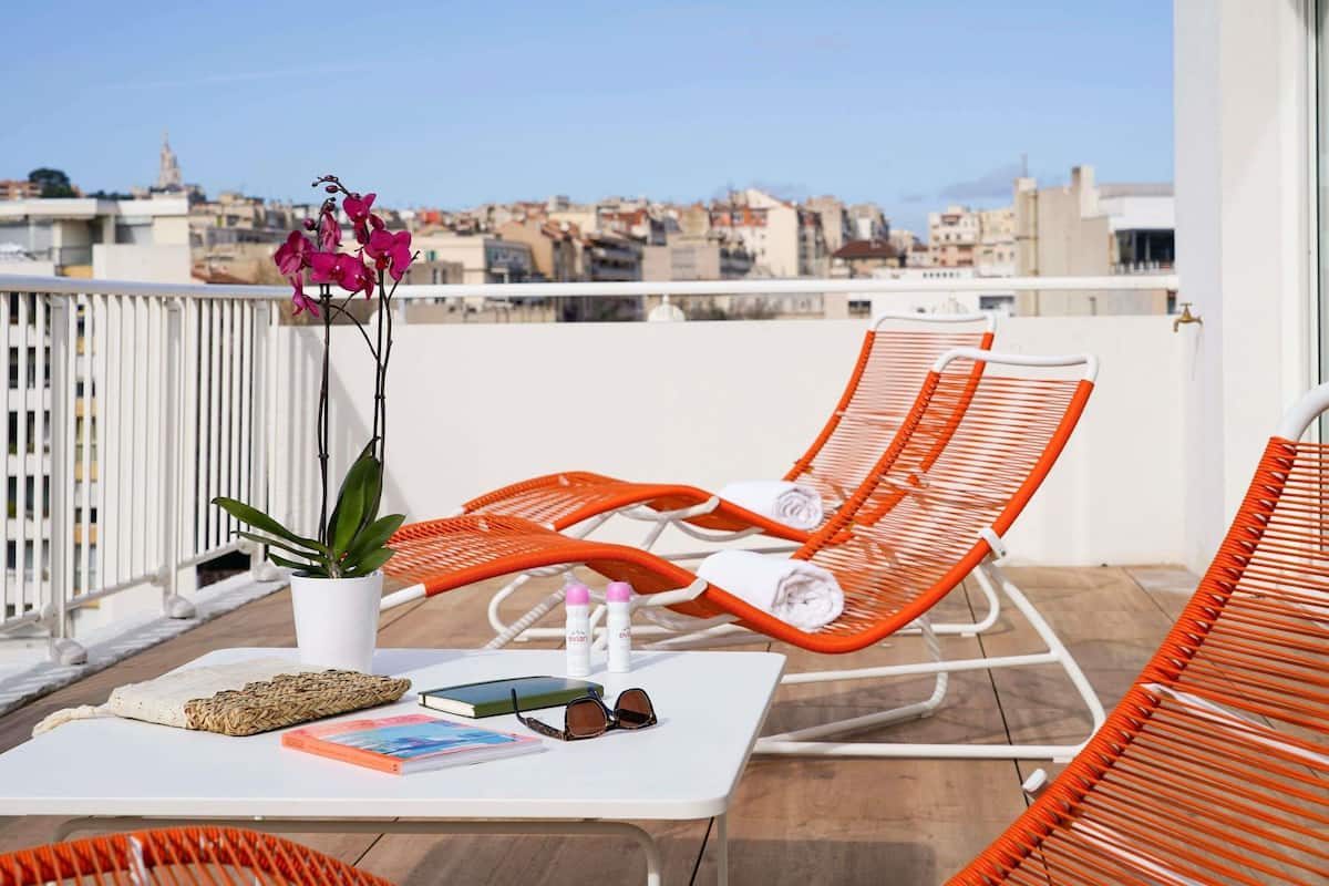 Junior Suite, 1 King Bed, Terrace, City View