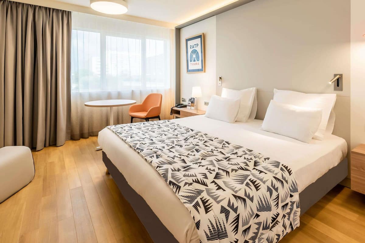 Privilege, Kamar, 1 Tempat Tidur Double | Seprai premium, selimut bulu angsa, bantalan ekstra lembut, dan minibar