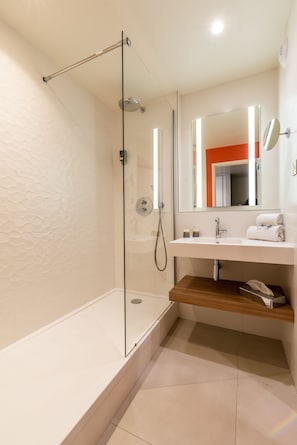 Kamar Klasik, 1 Tempat Tidur Double | Kamar mandi | Perlengkapan kamar mandi ramah lingkungan, pengering rambut, dan handuk