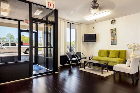 Lobby sitting area. Motel 6 Covington, TN