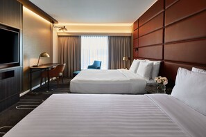 In-room safe, desk, laptop workspace, blackout curtains - Crowne Plaza Sydney Airport by IHG (Mascot)