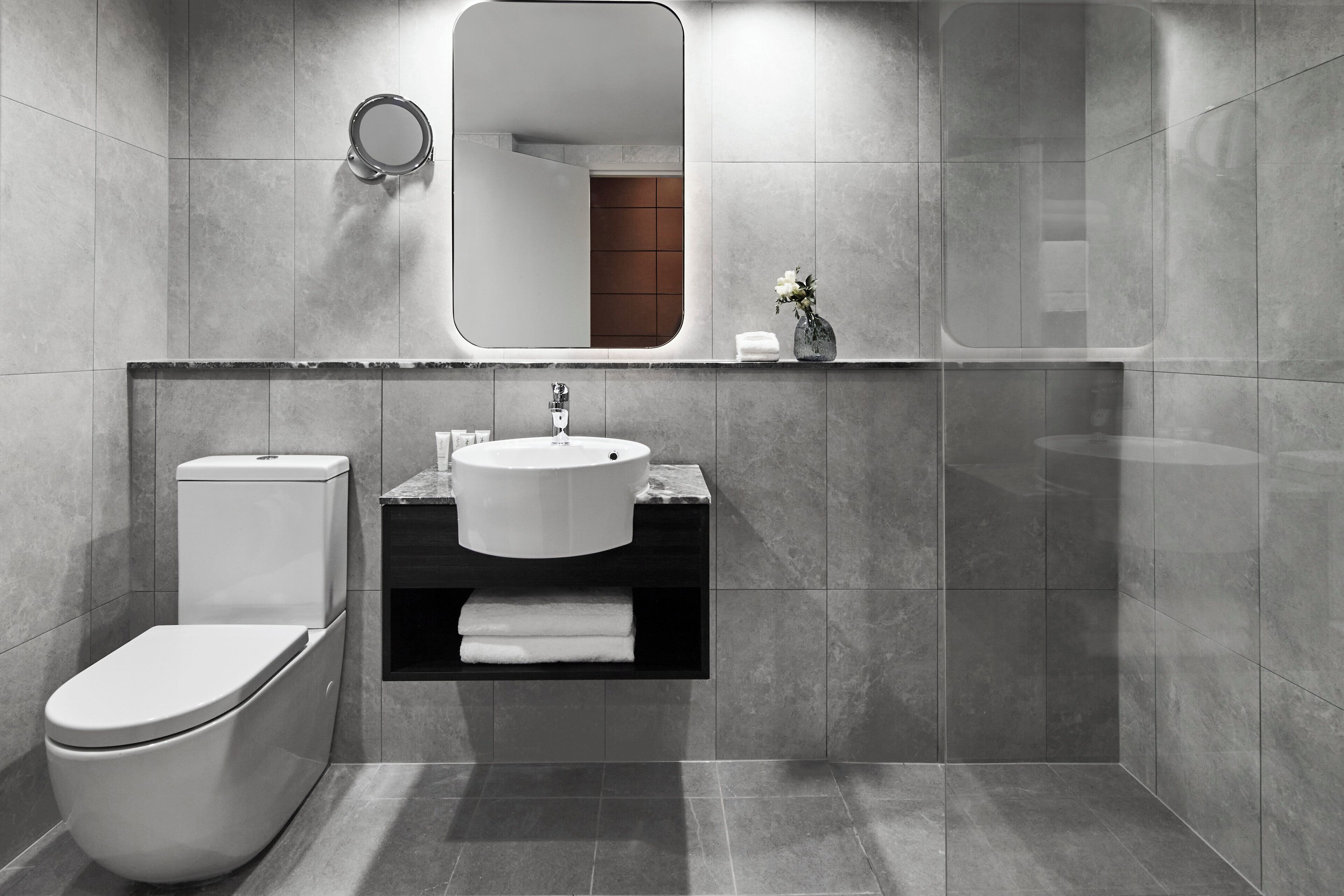 shower, rainfall showerhead, free toiletries, hair dryer