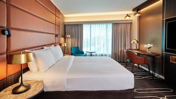 Een kluis op de kamer, een bureau, een laptopwerkplek