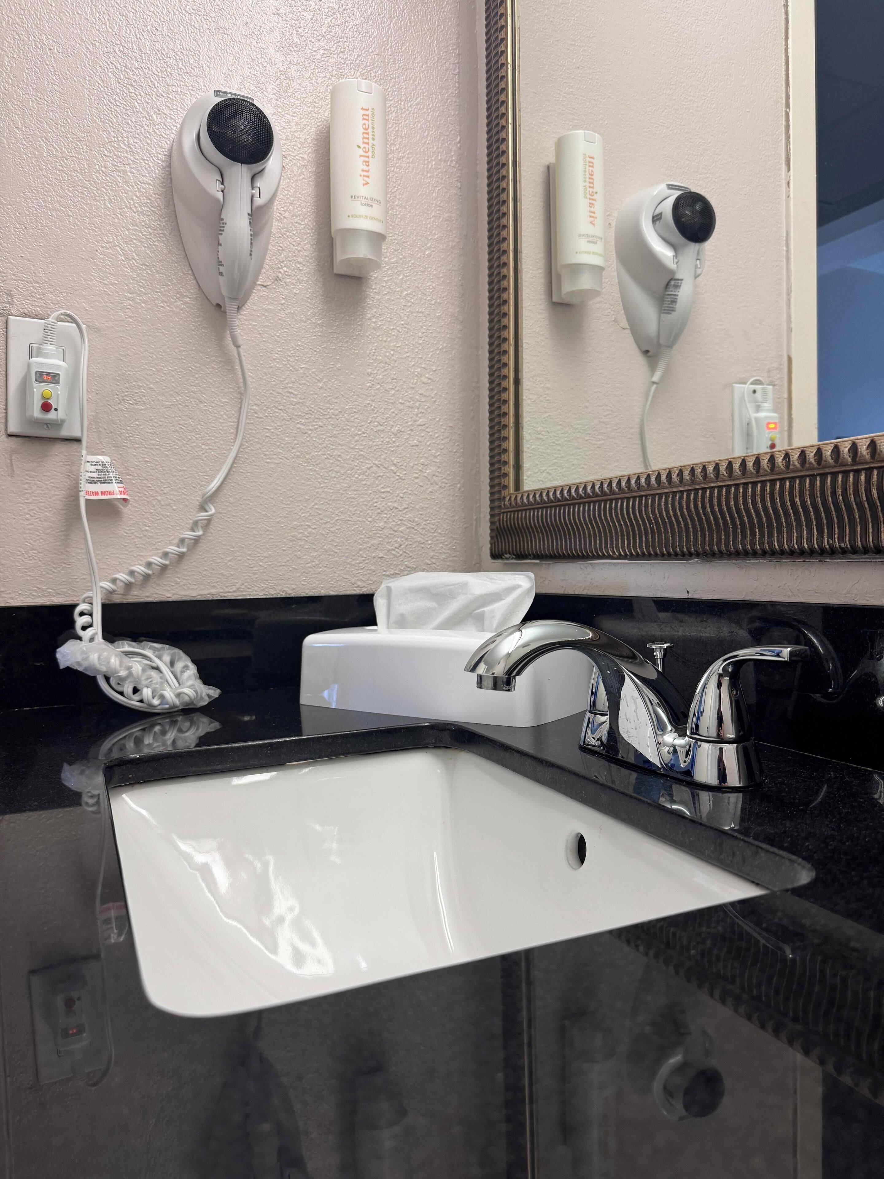 standard room, 2 double beds, non smoking | bathroom | combined shower/bathtub, hair dryer, towels