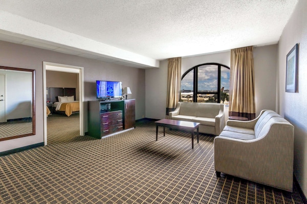 Suite, 2 grands lits, accessible aux personnes à mobilité réduite, non-fumeur | Literie de qualité, coffre-fort