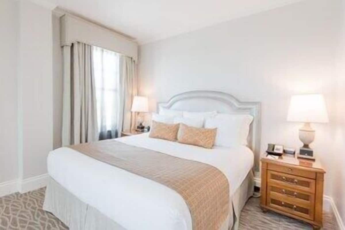 Premium bedding, minibar, in-room safe, desk